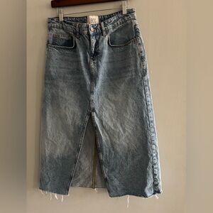 Urban Outfitters BDG Open Front Midi Denim Skirt Size Medium Light Wash Frayed